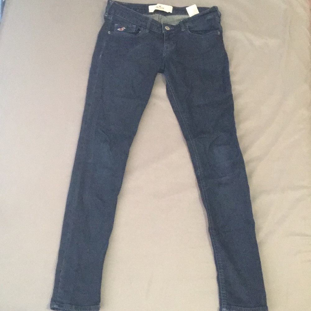 HOLLISTER DARK WASH SKINNY JEANS